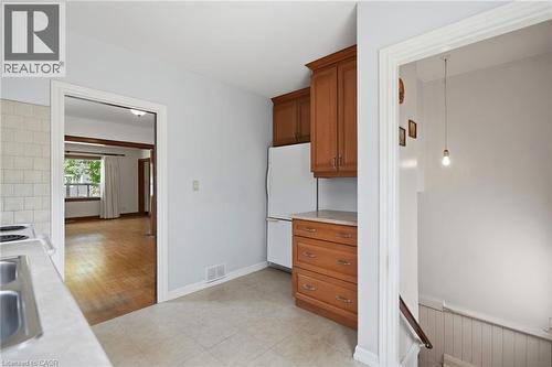 188 Troy Street, Mississauga, ON - Indoor Photo Showing Kitchen