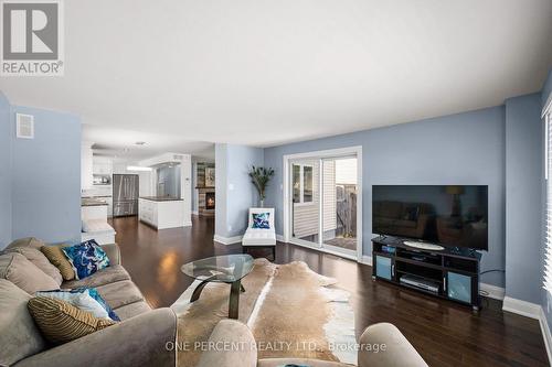 Living Room - 8 Rastila Crescent, Ottawa, ON - Indoor Photo Showing Living Room
