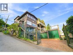 3396 MARINE DRIVE West Vancouver, BC V7V 1M9