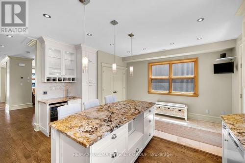 376 Winona Avenue, Ottawa, ON - Indoor Photo Showing Kitchen With Upgraded Kitchen