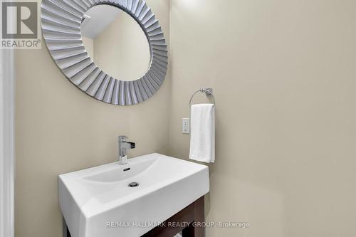 376 Winona Avenue, Ottawa, ON - Indoor Photo Showing Bathroom
