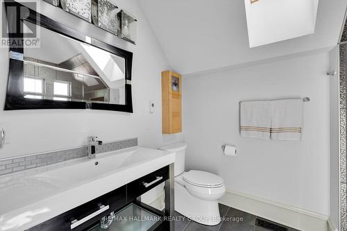 376 Winona Avenue, Ottawa, ON - Indoor Photo Showing Bathroom
