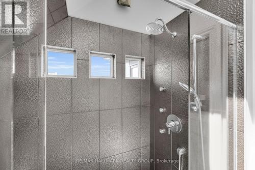 376 Winona Avenue, Ottawa, ON - Indoor Photo Showing Bathroom