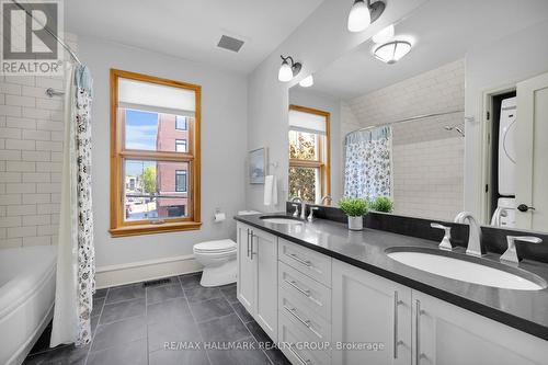 376 Winona Avenue, Ottawa, ON - Indoor Photo Showing Bathroom