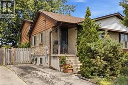 90 HALIFAX Drive  Kitchener, ON N2B 3K7