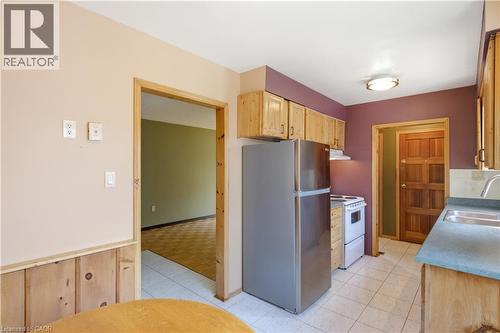 90 Halifax Drive, Kitchener, ON - Indoor Photo Showing Kitchen