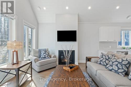 39 - 2054 Peninsula Road, Muskoka Lakes (Medora), ON - Indoor Photo Showing Living Room With Fireplace