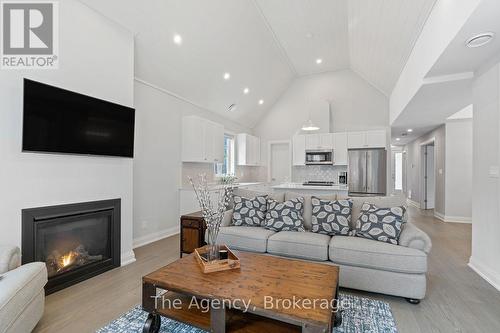 39 - 2054 Peninsula Road, Muskoka Lakes (Medora), ON - Indoor Photo Showing Living Room With Fireplace