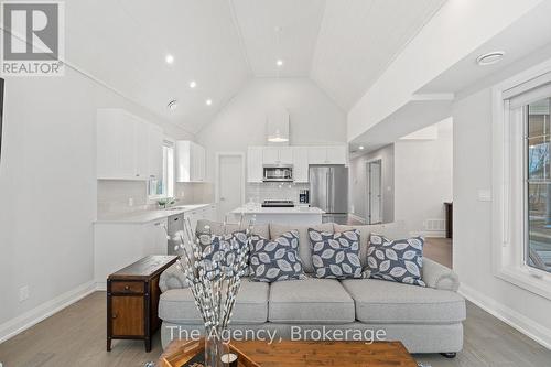 39 - 2054 Peninsula Road, Muskoka Lakes (Medora), ON - Indoor