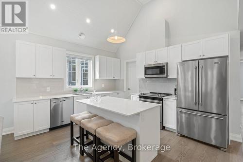39 - 2054 Peninsula Road, Muskoka Lakes (Medora), ON - Indoor Photo Showing Kitchen With Upgraded Kitchen