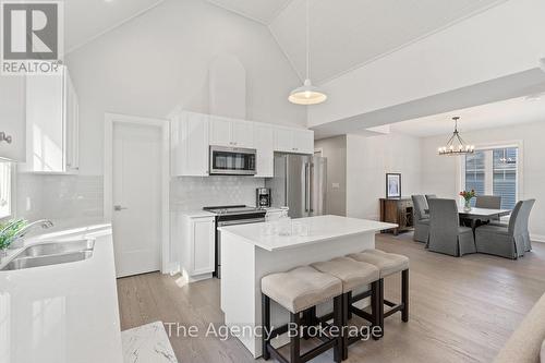 39 - 2054 Peninsula Road, Muskoka Lakes (Medora), ON - Indoor Photo Showing Kitchen With Double Sink With Upgraded Kitchen