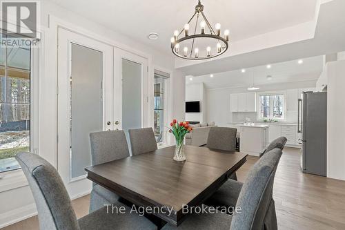 39 - 2054 Peninsula Road, Muskoka Lakes (Medora), ON - Indoor Photo Showing Dining Room