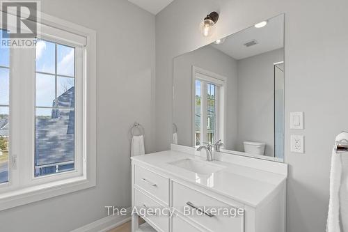 39 - 2054 Peninsula Road, Muskoka Lakes (Medora), ON - Indoor Photo Showing Bathroom