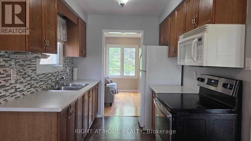 129 Heydon Avenue, New Tecumseth, ON - Indoor Photo Showing Kitchen With Double Sink