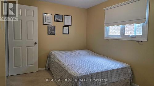 129 Heydon Avenue, New Tecumseth, ON - Indoor Photo Showing Bedroom