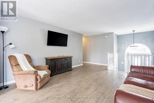 5 Harbour Crescent, Wasaga Beach, ON - Indoor Photo Showing Living Room