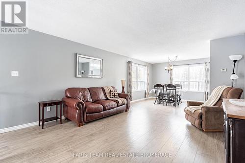 5 Harbour Crescent, Wasaga Beach, ON - Indoor Photo Showing Living Room