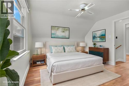 128 East 39Th Street, Hamilton, ON - Indoor Photo Showing Bedroom