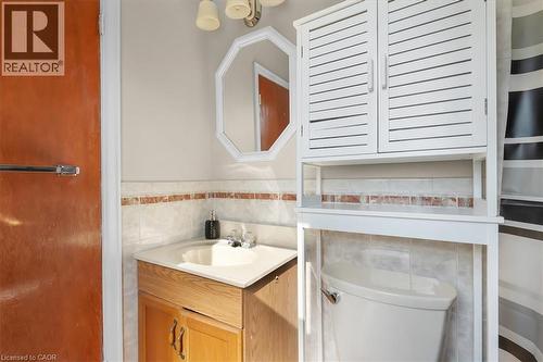 128 East 39Th Street, Hamilton, ON - Indoor Photo Showing Bathroom