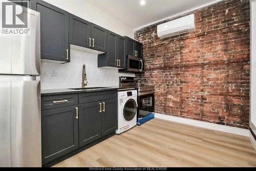 429 WYANDOTTE Unit# MAIN , Windsor, Ontario N9A 5X5 2