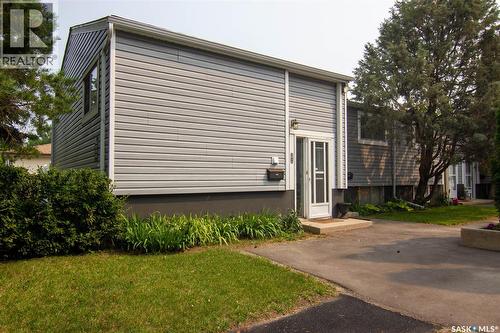 1625 Thompson Avenue, Saskatoon, SK - Outdoor