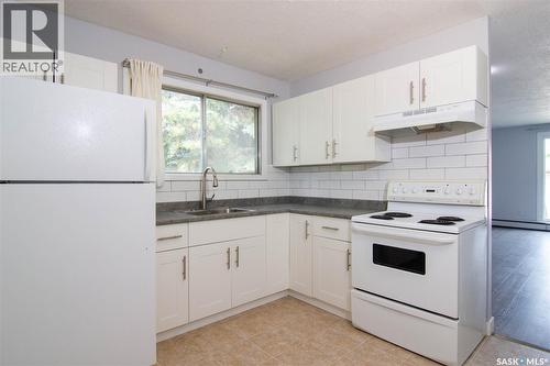 1625 Thompson Avenue, Saskatoon, SK - Indoor Photo Showing Kitchen With Double Sink