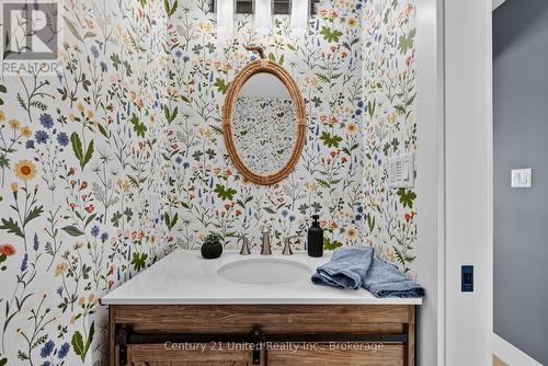 947 Payne Line, Douro-Dummer, ON - Indoor Photo Showing Bathroom