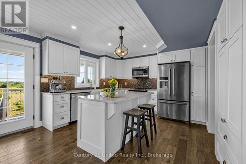 947 Payne Line, Douro-Dummer, ON - Indoor Photo Showing Kitchen With Upgraded Kitchen