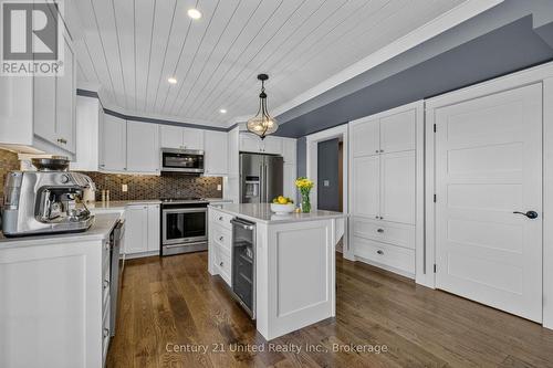 947 Payne Line, Douro-Dummer, ON - Indoor Photo Showing Kitchen With Upgraded Kitchen