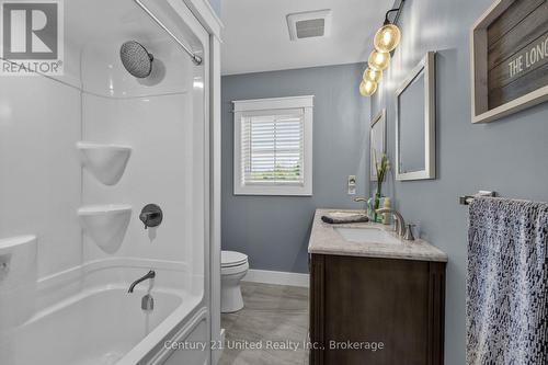 947 Payne Line, Douro-Dummer, ON - Indoor Photo Showing Bathroom