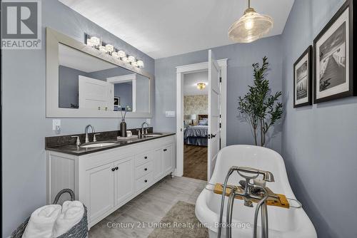 947 Payne Line, Douro-Dummer, ON - Indoor Photo Showing Bathroom