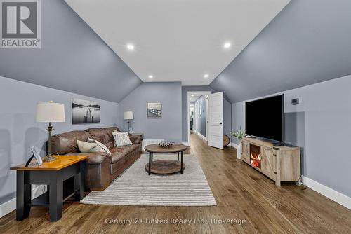 947 Payne Line, Douro-Dummer, ON - Indoor Photo Showing Living Room