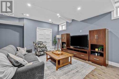 947 Payne Line, Douro-Dummer, ON - Indoor Photo Showing Living Room