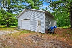Detached Garage (27' x 32') - 