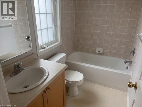 8 Baggs Crescent, Cambridge, ON - Indoor Photo Showing Bathroom