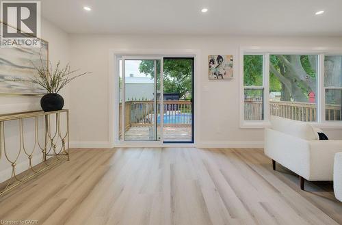 34 Moore Avenue N, Waterloo, ON - Indoor
