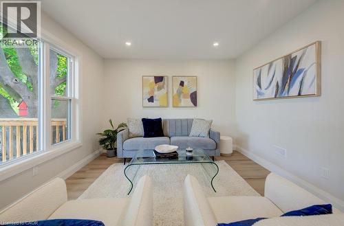 34 Moore Avenue N, Waterloo, ON - Indoor Photo Showing Living Room