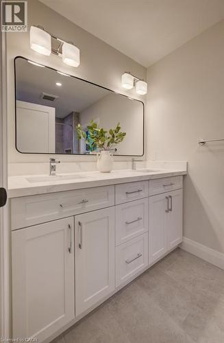 34 Moore Avenue N, Waterloo, ON - Indoor Photo Showing Bathroom