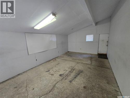 223 9Th Street, Weyburn, SK - Indoor
