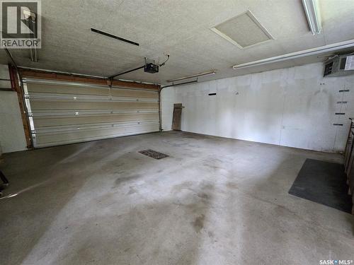 223 9Th Street, Weyburn, SK - Indoor Photo Showing Garage
