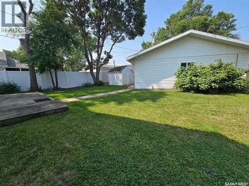 223 9Th Street, Weyburn, SK - Outdoor