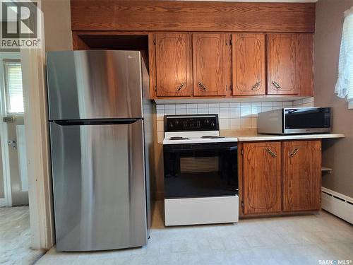 223 9Th Street, Weyburn, SK - Indoor Photo Showing Kitchen