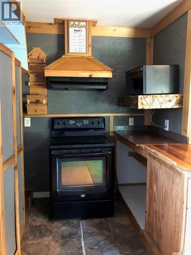 303 6Th Avenue, Invermay, SK - Indoor Photo Showing Kitchen