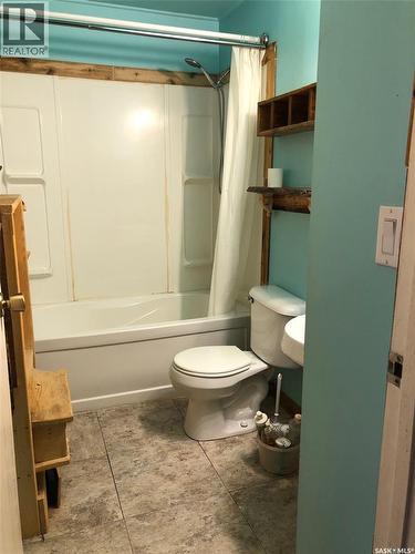 303 6Th Avenue, Invermay, SK - Indoor Photo Showing Bathroom