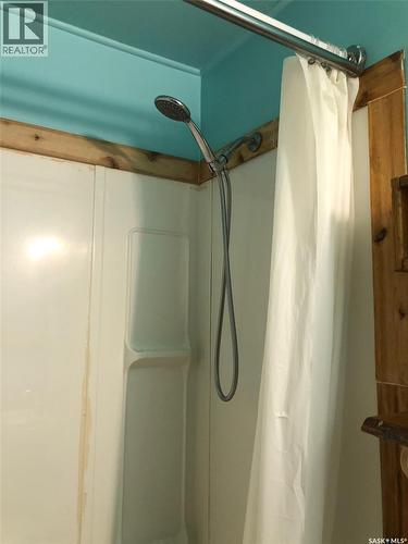 303 6Th Avenue, Invermay, SK - Indoor Photo Showing Bathroom
