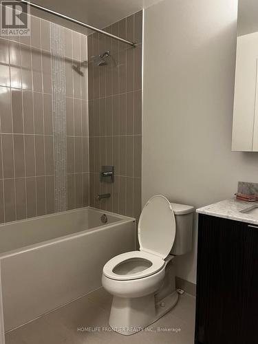 809 - 100 Eagle Rock Way, Vaughan, ON - Indoor Photo Showing Bathroom