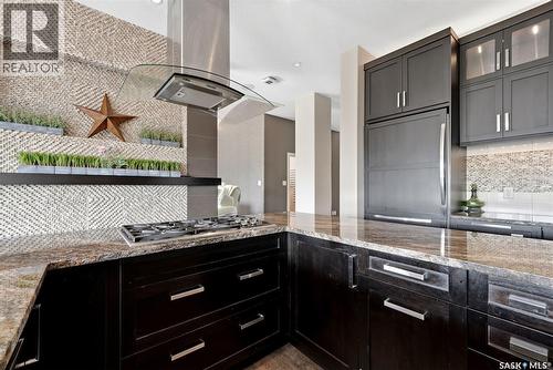 2423 Linner Bay, Regina, SK - Indoor Photo Showing Kitchen With Upgraded Kitchen