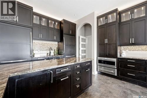 2423 Linner Bay, Regina, SK - Indoor Photo Showing Kitchen With Upgraded Kitchen