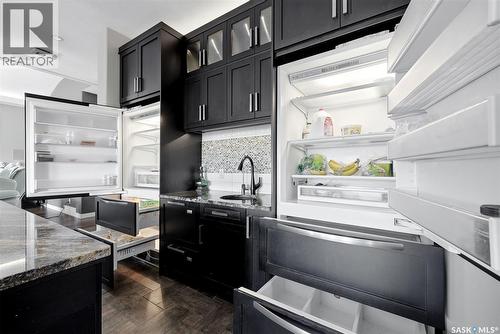 2423 Linner Bay, Regina, SK - Indoor Photo Showing Kitchen