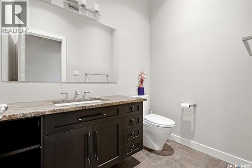 2423 Linner Bay, Regina, SK - Indoor Photo Showing Bathroom